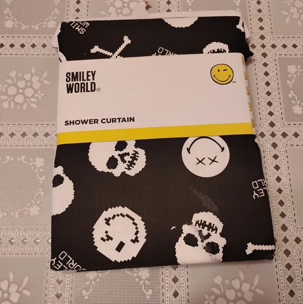 🆕 Skulls and Cross Bones Shower Curtain by Smiley World, NIP